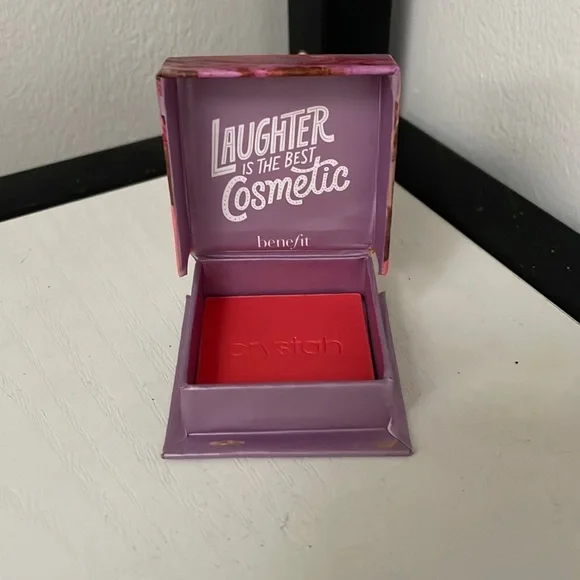 Silky-Soft Powder Blush benefit - Picture 1 of 3